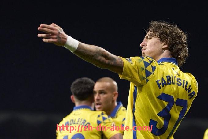 澳客足彩-世俱杯球员年龄结构分析与球队代际更替趋势探讨